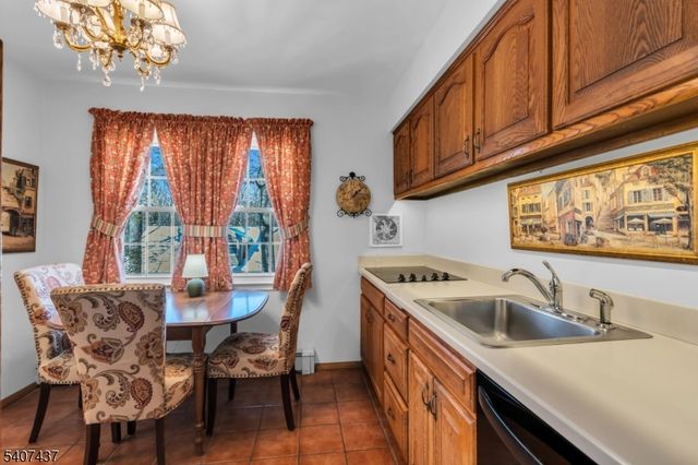 9 Corsica Rd, Hopatcong Boro, NJ 07843