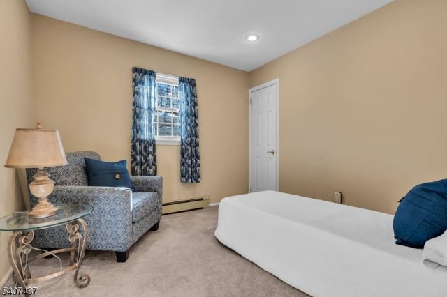 9 Corsica Rd, Hopatcong Boro, NJ 07843