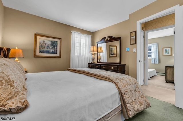 9 Corsica Rd, Hopatcong Boro, NJ 07843