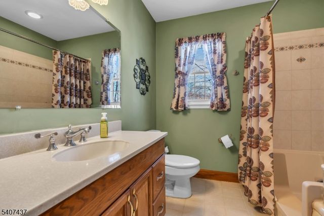 9 Corsica Rd, Hopatcong Boro, NJ 07843