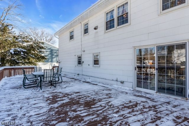 9 Corsica Rd, Hopatcong Boro, NJ 07843