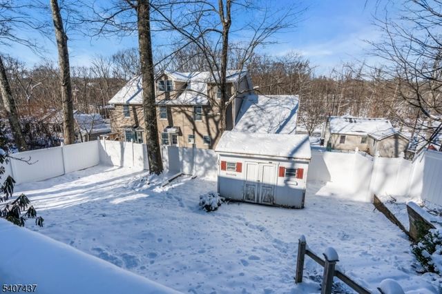 9 Corsica Rd, Hopatcong Boro, NJ 07843