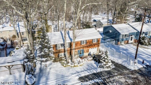 9 Corsica Rd, Hopatcong Boro, NJ 07843