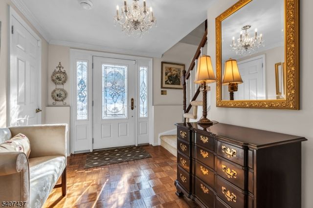 9 Corsica Rd, Hopatcong Boro, NJ 07843