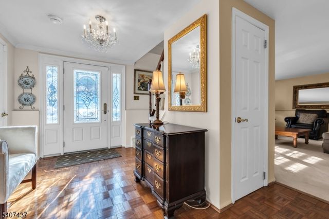 9 Corsica Rd, Hopatcong Boro, NJ 07843