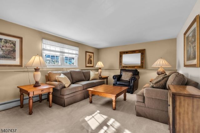 9 Corsica Rd, Hopatcong Boro, NJ 07843