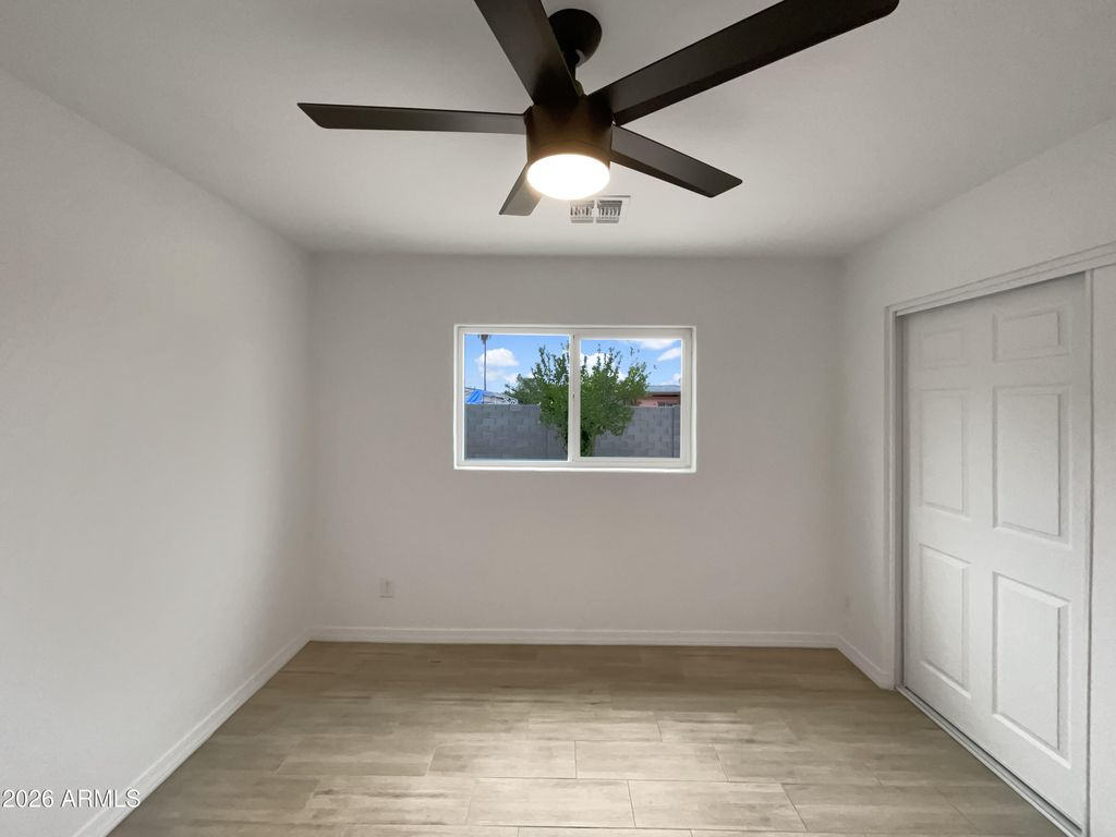 Image 13 of property listing at 1838 W ALTA VISTA Road, Phoenix, AZ 85041