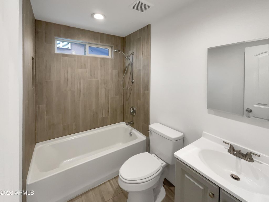 Image 6 of property listing at 1838 W ALTA VISTA Road, Phoenix, AZ 85041