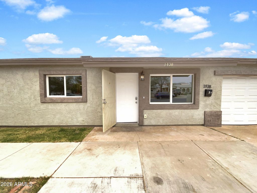 Image 7 of property listing at 1838 W ALTA VISTA Road, Phoenix, AZ 85041