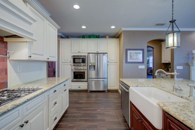 621 Bouma Ln, Ripon, CA 95366