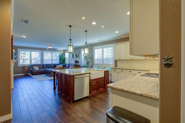 621 Bouma Ln, Ripon, CA 95366