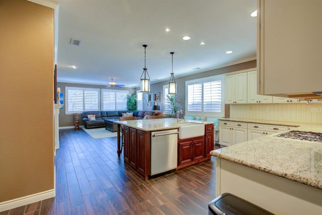 621 Bouma Ln, Ripon, CA 95366