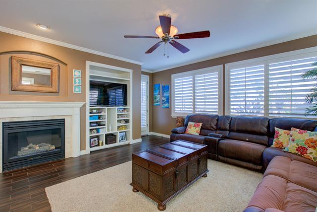 621 Bouma Ln, Ripon, CA 95366