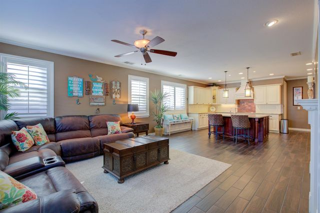 621 Bouma Ln, Ripon, CA 95366