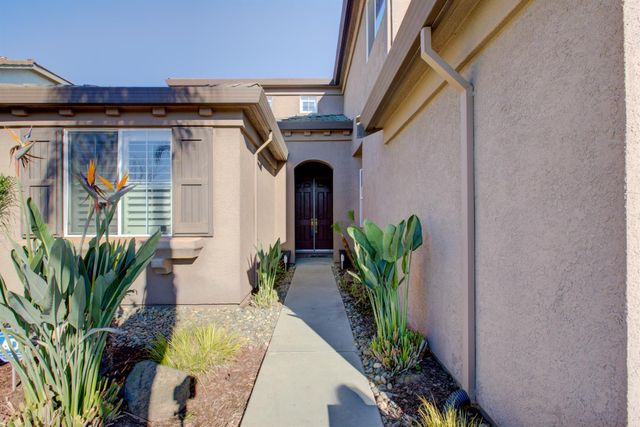 621 Bouma Ln, Ripon, CA 95366