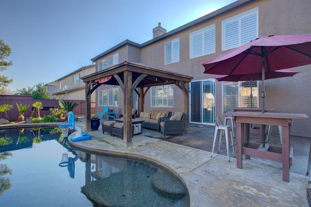 621 Bouma Ln, Ripon, CA 95366