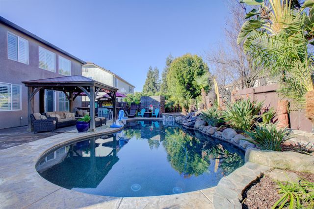 621 Bouma Ln, Ripon, CA 95366