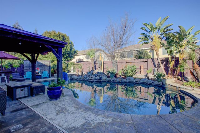 621 Bouma Ln, Ripon, CA 95366