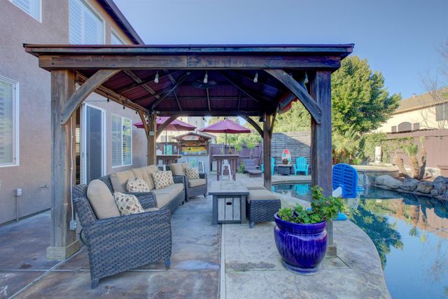 621 Bouma Ln, Ripon, CA 95366