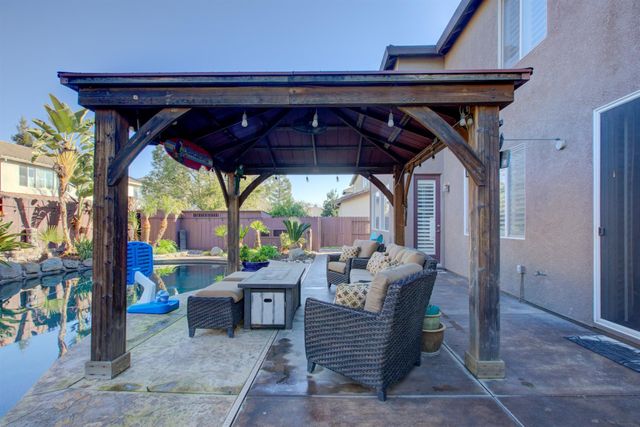 621 Bouma Ln, Ripon, CA 95366