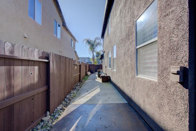 621 Bouma Ln, Ripon, CA 95366