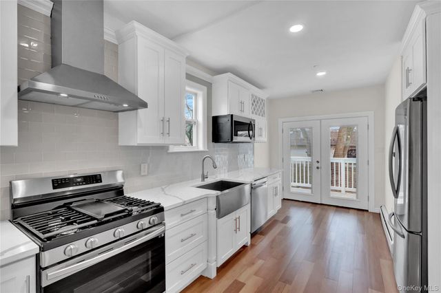 1010 California Place S, Island Park, NY 11558