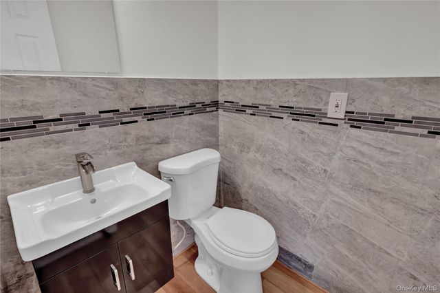 1010 California Place S, Island Park, NY 11558