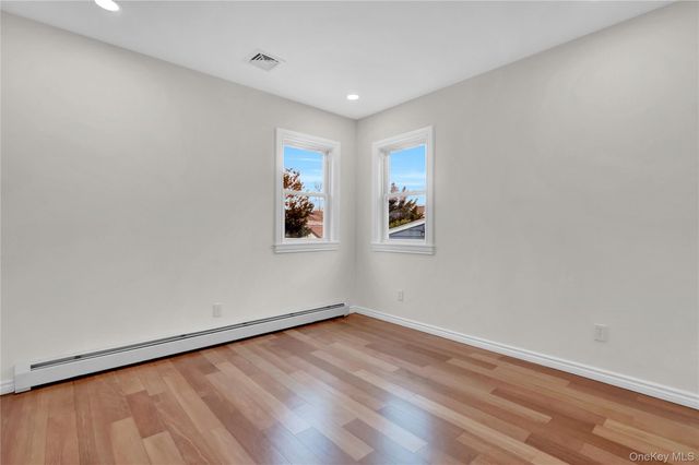 1010 California Place S, Island Park, NY 11558