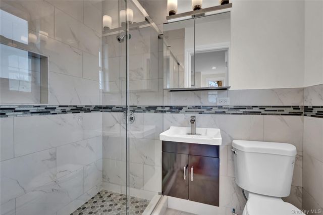 1010 California Place S, Island Park, NY 11558