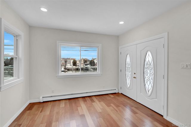 1010 California Place S, Island Park, NY 11558