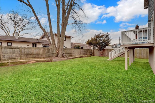 1010 California Place S, Island Park, NY 11558