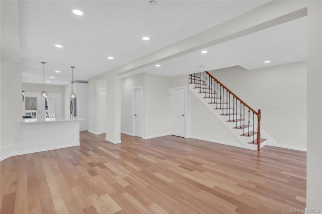 1010 California Place S, Island Park, NY 11558