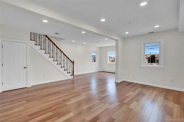 1010 California Place S, Island Park, NY 11558