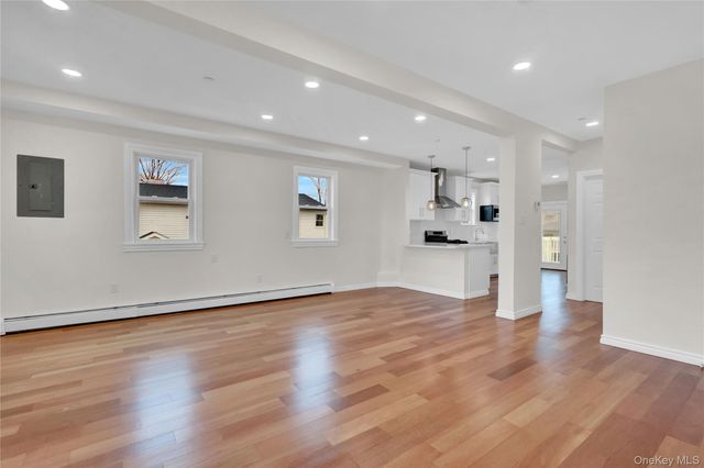 1010 California Place S, Island Park, NY 11558