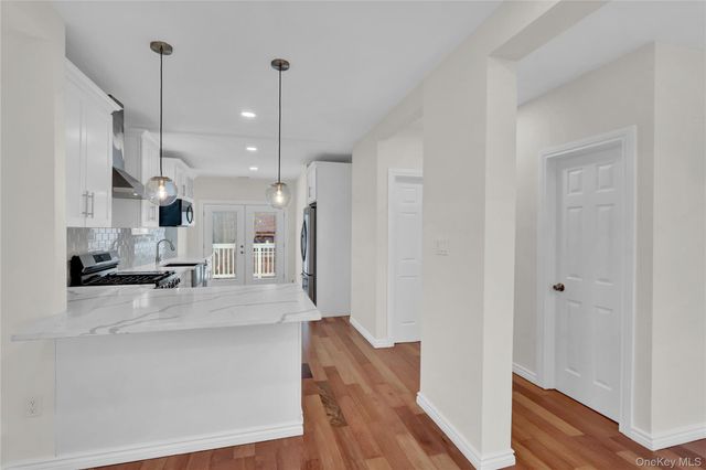 1010 California Place S, Island Park, NY 11558