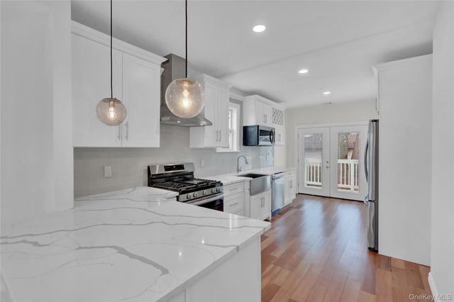 1010 California Place S, Island Park, NY 11558