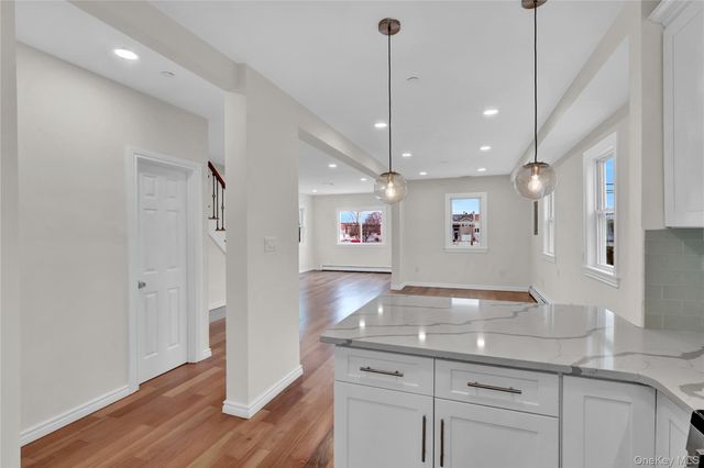 1010 California Place S, Island Park, NY 11558