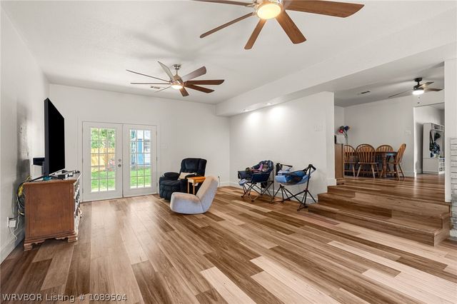 3127 Twin Oaks Road, Van Buren, AR 72956