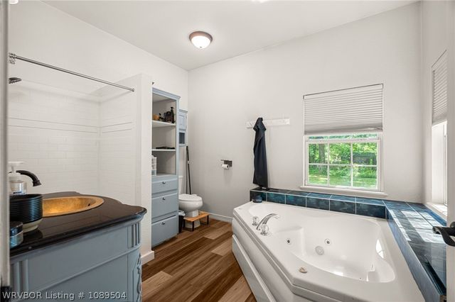 3127 Twin Oaks Road, Van Buren, AR 72956
