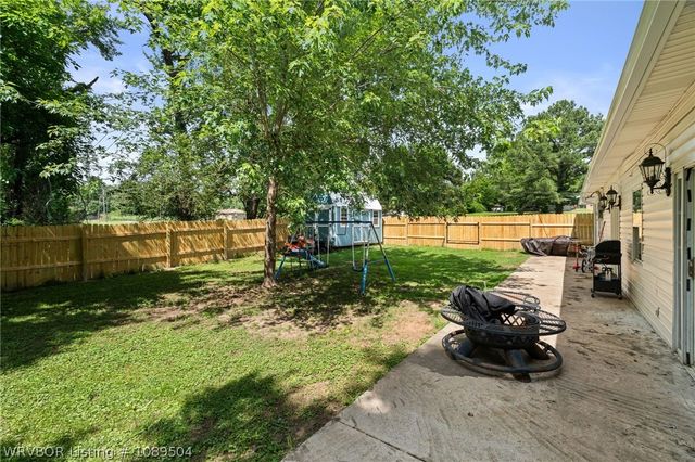 3127 Twin Oaks Road, Van Buren, AR 72956