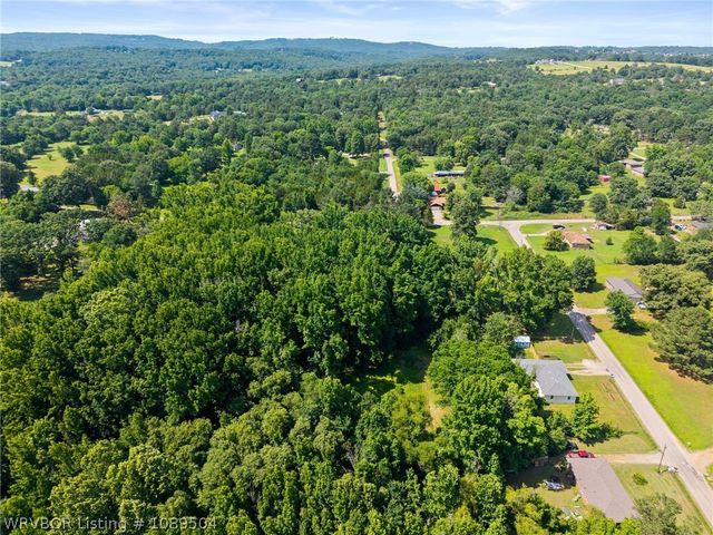 3127 Twin Oaks Road, Van Buren, AR 72956