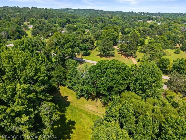 3127 Twin Oaks Road, Van Buren, AR 72956