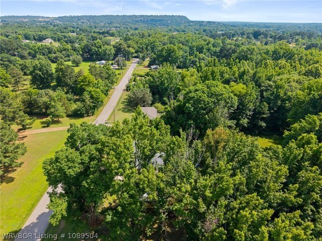 3127 Twin Oaks Road, Van Buren, AR 72956