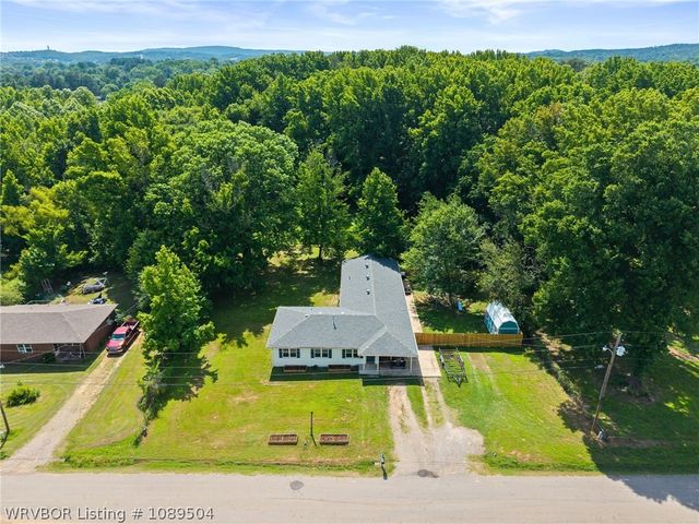 3127 Twin Oaks Road, Van Buren, AR 72956