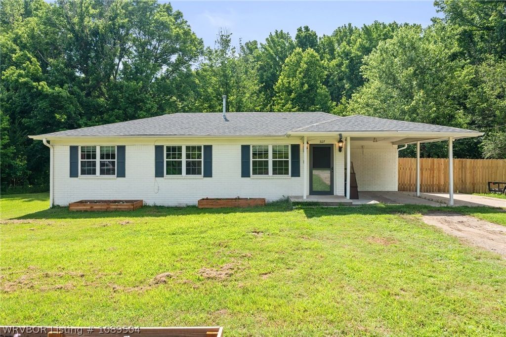 3127 Twin Oaks Road, Van Buren, AR 72956