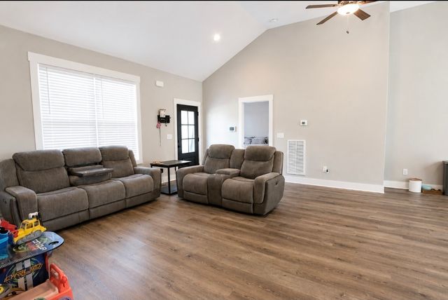 12 Willow Cir, Mcminnville, TN 37110