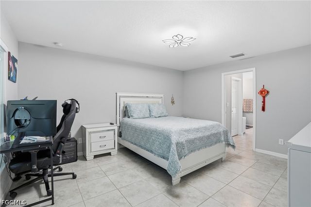 1201 NW 14th PL, Cape Coral, FL 33993