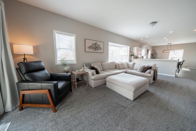 427 Lamoreaux Drive Nw, Alpine Twp, MI 49321