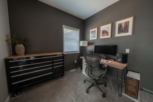 427 Lamoreaux Drive Nw, Alpine Twp, MI 49321