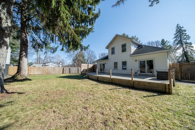 427 Lamoreaux Drive Nw, Alpine Twp, MI 49321